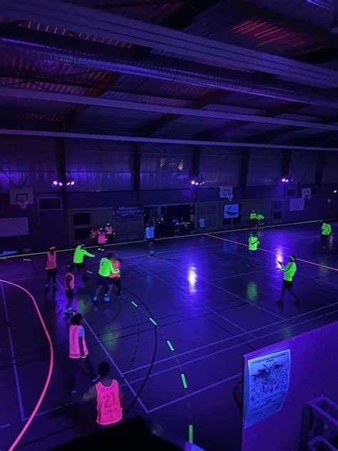 Carton Plein Pour Le 1er Hand Ball Fluo By Night