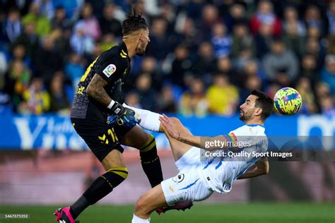 juan munoz  cd leganes tackles alvaro valles  las palmas