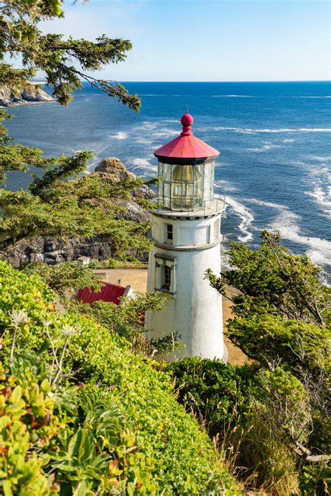 11 ICONIC Lighthouses on the Oregon Coast (+Interesting History)