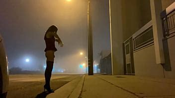 Haciendo de puta en la calle piensas que soy sexy y me follarías XVIDEOS