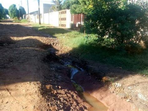 Moradores Reclamam De Buraqueira Em Rua Evitada Por Carros No Lageado