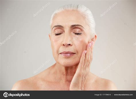 Amazing Serious Naked Elderly Woman Posing Stock Photo By Vadymvdrobot 171794014