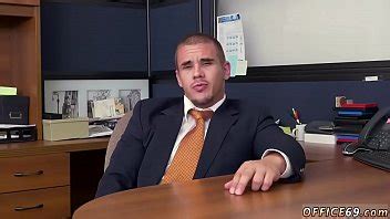 Porno gay seduciendo a hombres heterosexuales por primera vez en la reunión de recursos humanos