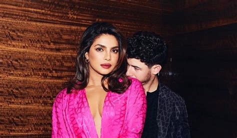 Actress Priyanka Chopra Became Romantic In The Lift With Husband 10 Years Younger Bold Poses In