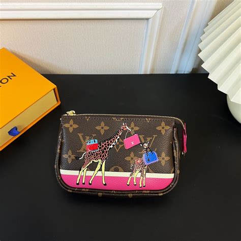 Louis Vuitton Клатч - купить с доставкой по выгодным ценам в интернет ...