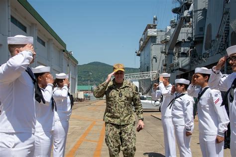 Dvids Images Uss Rushmore Lsd Hosts Vice Adm Kacher