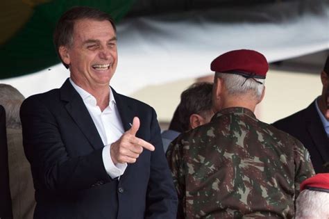 Decreto De Bolsonaro Flexibiliza Porte E Posse De Arma Para Colecionadores