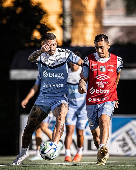 Treino do Santos elenco inicia preparação para jogo contra o Atlético