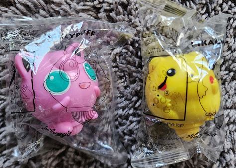 New Pikachu And Jigglypuff Battle Top Pokemon Kelloggs Vintage 2000