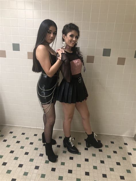 9 Hot Sexy Cora Isabel Bikini Pics