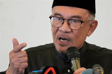 Malaysias Anwar Becomes Prime Minister Ending Decades Long Wait