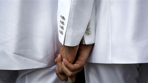 El Matrimonio Gay La Medida Que Permiti Una Dr Stica Ca Da De Los Suicidios Entre Los