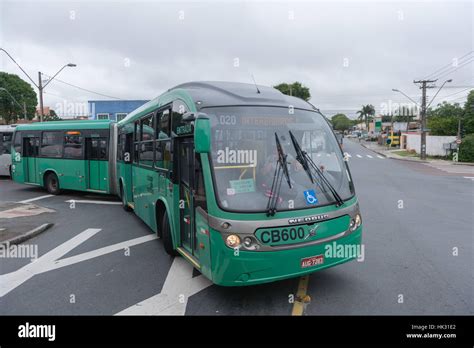 El transporte público de Curitiba un sistema de buses articulados