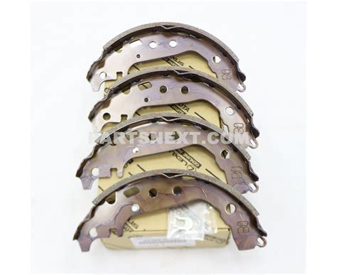 Toyota 04495 20220 SHOE KIT REAR BRAKE