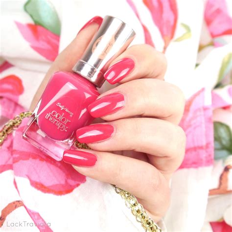 Sally Hansen • Pampered In Pink • Color Therapy • Spring Is In The Air Collection Lacktraviata