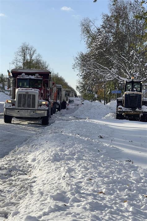 Dangerous Lake Effect Snow Paralyzes Parts Of New York State Ap News