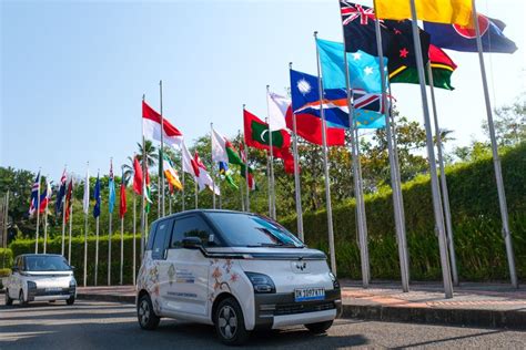 Foto Wuling Kerahkan 100 Unit Air Ev Untuk KTT AIS Forum Di Bali