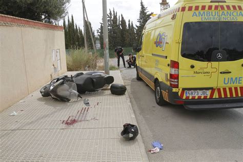 Herido Muy Grave Un Motorista Al Chocar Con El Muro De Una Casa La Verdad