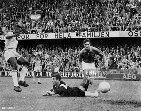 France Brazil Pele Fotografías E Imágenes De Stock Getty Images