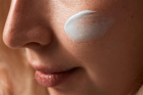 Premium Photo Close Up Beauty Portrait Laughing Beautiful Half Naked Woman Applying Face Cream