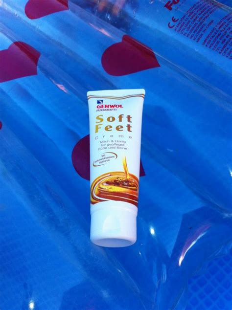 Mit Der Gehwol Fusskraft Soft Feet Creme Am Pool Soft Feet Creme Soft