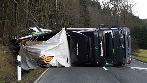 Nach Schweren Unf Llen Tempo Auf B Vor Bromskirchen