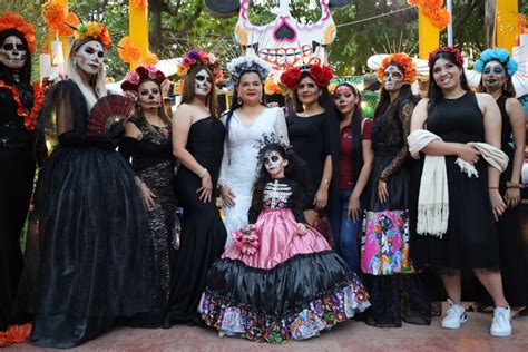 Todo Un Xito El Primer Desfile Y Concurso De Catrinas Y Catrines En