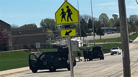 Policía mata a un estudiante armado en una escuela secundaria de Wisconsin