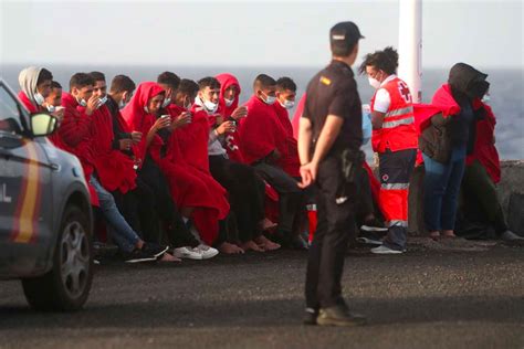 Más de 1 000 personas migrantes en 37 pateras han llegado a Canarias en