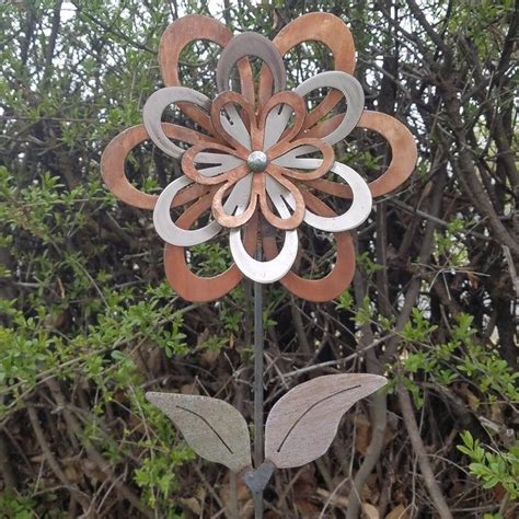 Large Two Toned Metal Flower Etsy Metal Flowers Metal Yard Art