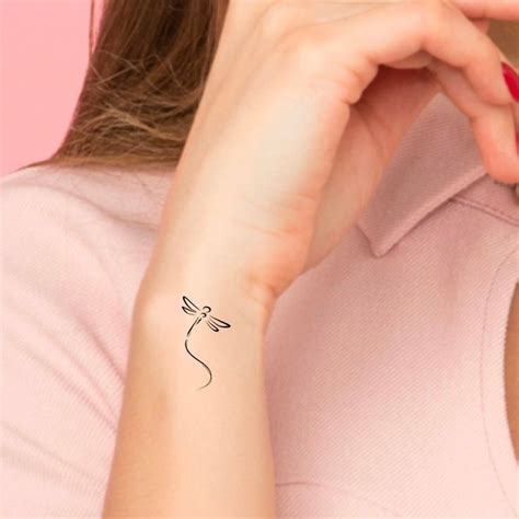 Id Es De Tatouages Poignet Discrets Pour Femme Small Dragonfly