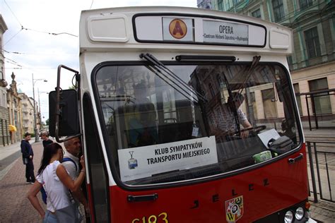 Wrocławskie Linie Turystyczne Zabytkowe autobusy i tramwaje już jeżdżą