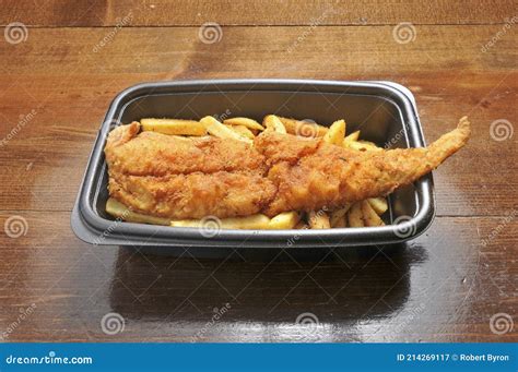 Peixe Frito Delicioso E Batatas Fritas Imagem De Stock Imagem De