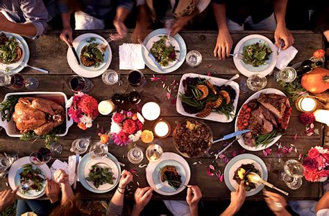 How Much the Average American Thanksgiving Dinner for 10 Costs | Glamour