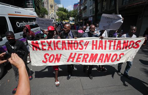 Migrantes haitianos exigen permisos de trabajo en la Ciudad de México