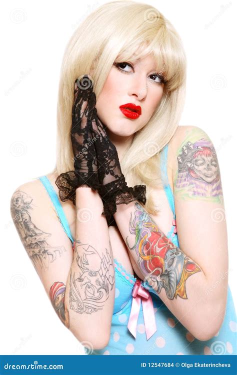 Blonde Sexy Avec Des Tatouages Photo stock Image of beauté perforation