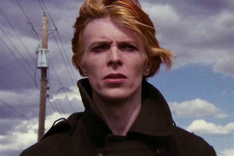 David Bowies The Man Who Fell To Earth Is Going To Be A Tv Series Dazed