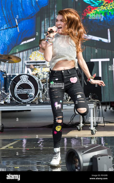 Wantagh New York Usa 23rd Aug 2015 Singer Mandy Lee Of Misterwives