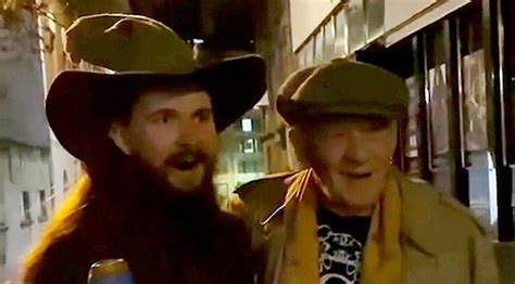 Guy on Pub Crawl Dressed as Gandalf Bumps into ‘Real’ Ian McKellen For ...