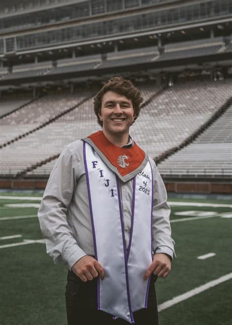 Who’s my celebrity lookalike ? : r/CelebrityLookalikes