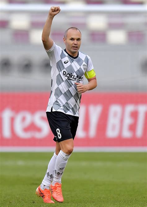 Spain, Barca legend Iniesta extends Vissel Kobe deal by 2 years | Daily Sabah