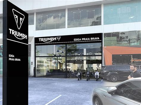 Noticenter Triumph inaugura concessionária na Praia Brava a segunda