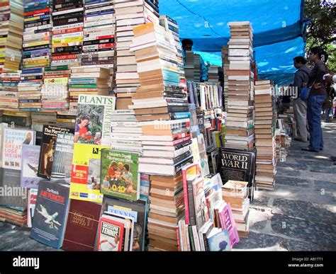 Outdoor book stall near University Road Mumbai India Stock Photo - Alamy