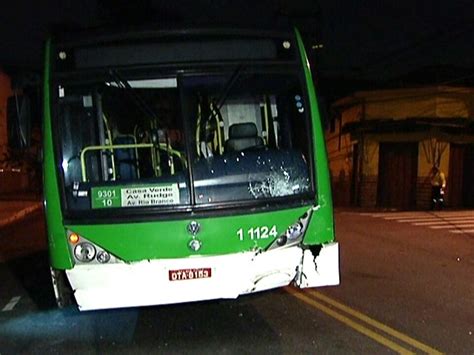 Vídeo Motorista Bate Carro Em ônibus Lotado Na Zona Norte De Sp Bom