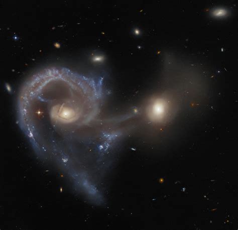 Hubble photographed colliding galaxies