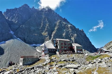 Rifugi E Siccit Sulle Alpi Occidentali C Chi Sceglie Di Aprire In