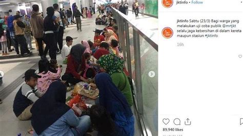 Viral Penumpang Mrt Jakarta Ini Malah Lesehan Dan Gelantungan Demi