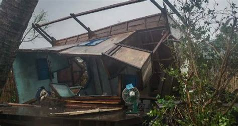 Cyclone Madagascar La Ville C Ti Re De Mananjary Largement D Truite