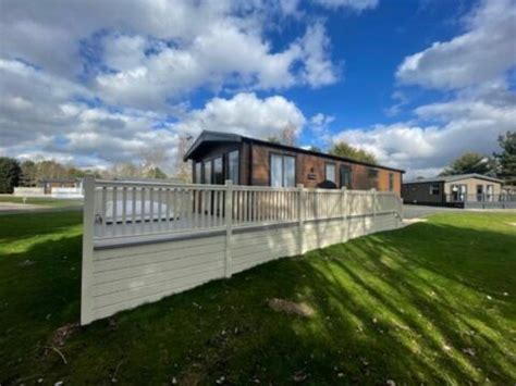 Cosy Lodges With Hot Tubs In Yorkshire Yorkshire Tots To Teens