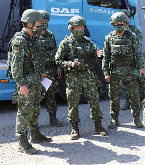 花防部指揮官視導化學兵連 肯定展現作戰支援能量 軍聞 花防部指揮官視導化學兵連 肯定展現作戰支援能量 青年日報